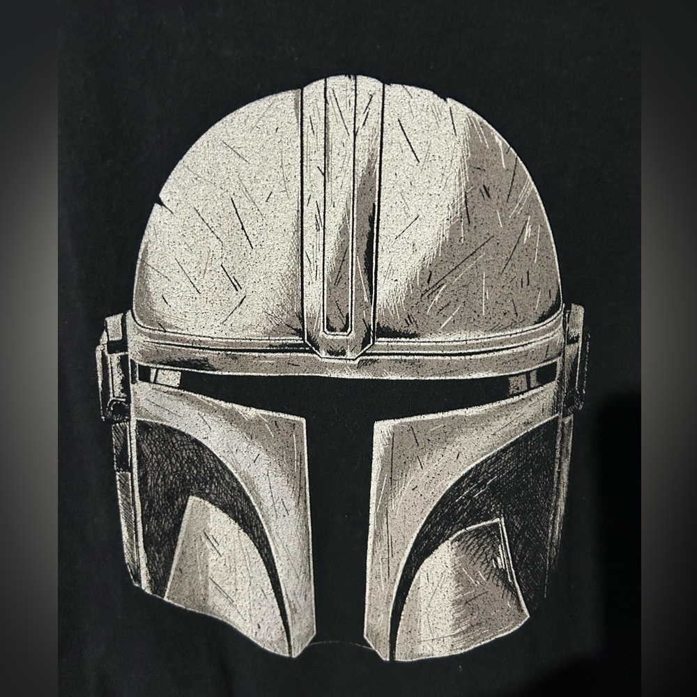 Star Wars The Mandalorian black t-shirt with gray/silver design Men’s size Large - Picture 3 of 7